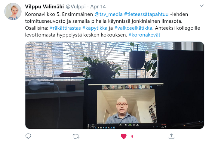 Kaisa "Vilppu" Välimäen Twitter-julkaisusta kuvakaappaus: Koronaviikko 5. Ensimmäinen TSV:n Tieteessä tapahtuu -lehden toimitusneuvosto ja samalla pihalla käynnissä jonkinlainen ilmasota. Osallisina räkättirastas käpytikka ja valkoselkätikka.