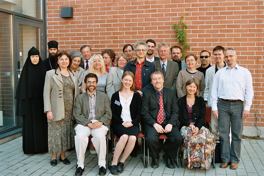 Ryhmäkuva ISOCM ry:n perustajista kesällä 2005. 
