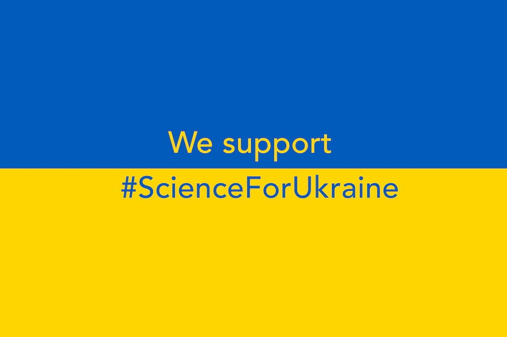 Taustalla Ukrainan lipun malli ja päällä teksti: We support #ScienceForUkraine.